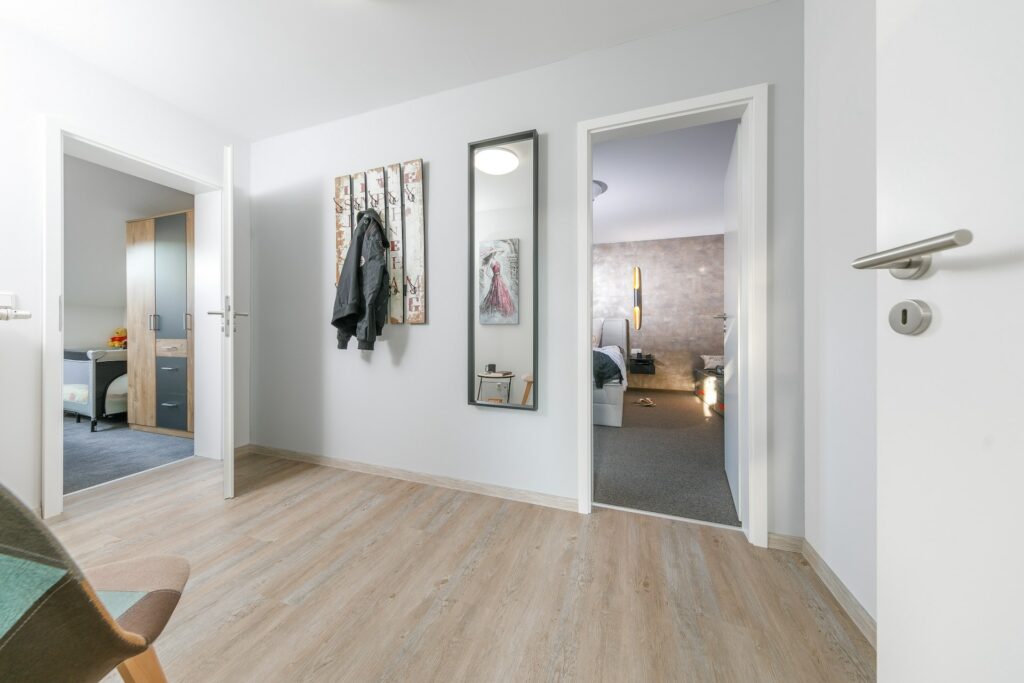 Ferienhaus Andrea - Flur im OG mit Blick ins gr. Schlafzimmer