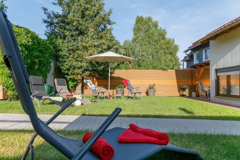 Ferienhaus Andrea - Garten mit überdachter Terrasse