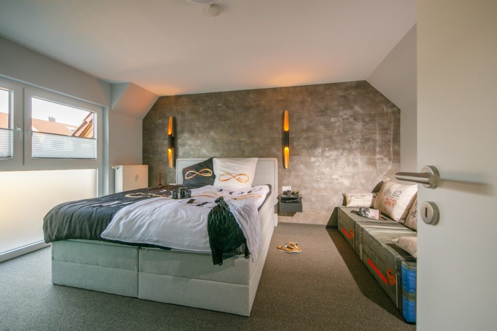 Ferienhaus Andrea - großes Schlafzimmer mit Schlafliege